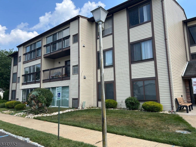 278 Crosse Dr Unit 2H, Monroe Twp.