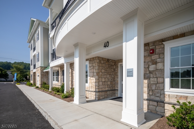 40 Mountain Blvd Unit 3302, Warren Twp.