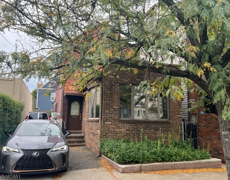 420 Lafayette St, Newark City