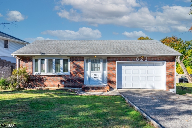 823 Alps Rd, Wayne Twp.