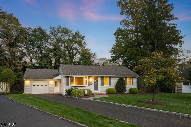 12 Eaton Ct, Summit City