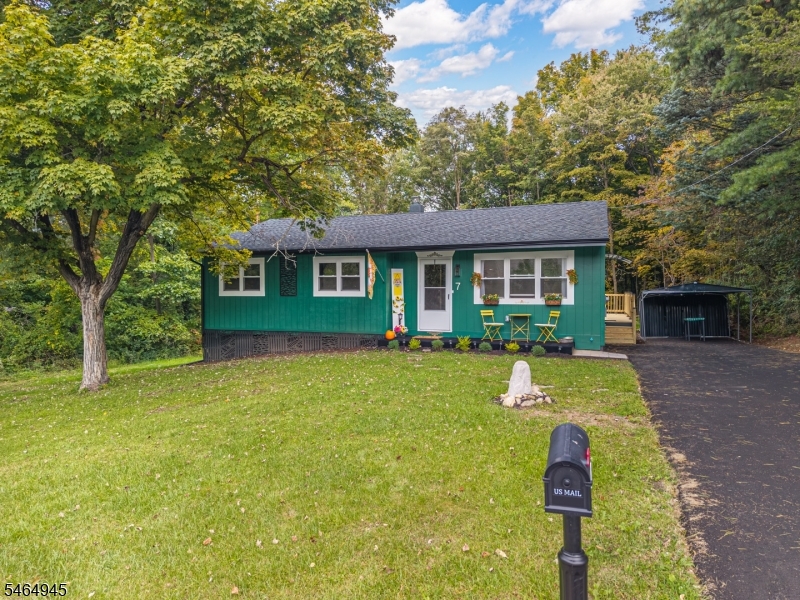 7 Fox Hill Dr, Franklin Boro