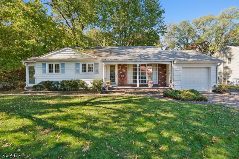 24 Layng Ter, Springfield Twp.