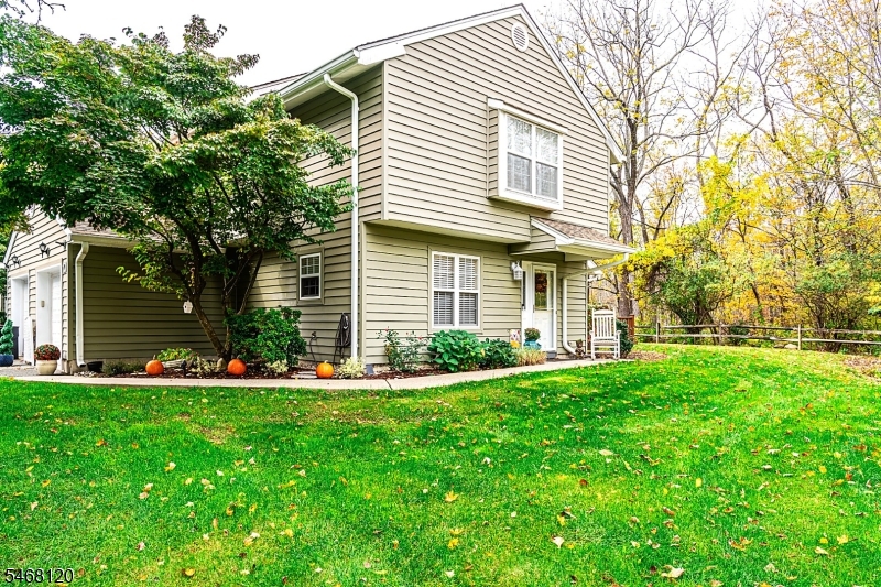 9 Pelican Point, Hampton Twp.