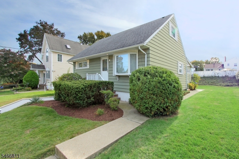 28 Huemmer Ter, Clifton City