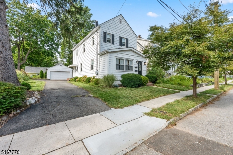 9 Cherry Pl, Maplewood Twp.