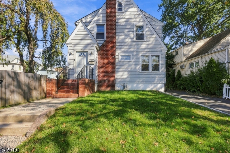 82 Brook Ave, Passaic City