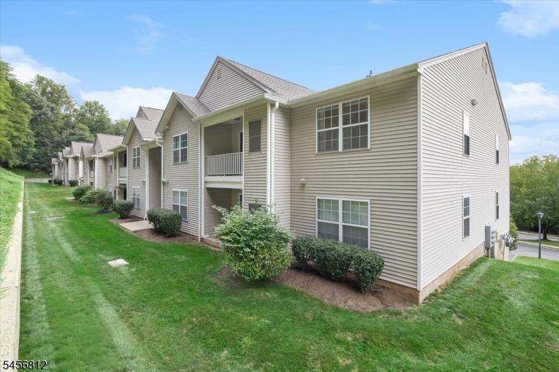 1233 King Ct, Green Brook Twp.