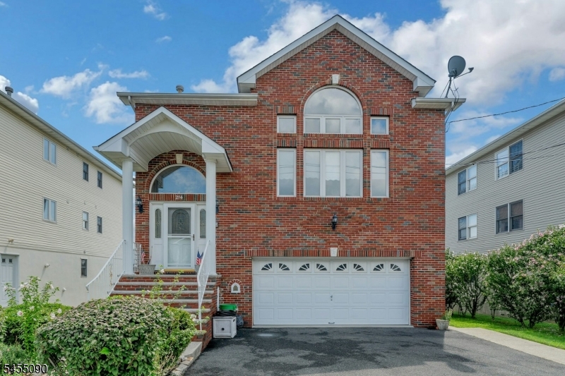 214 Van Buren St Unit 2, Lyndhurst Twp.
