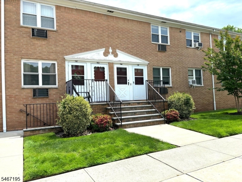 725 Joralemon St Unit 144, Belleville Twp.