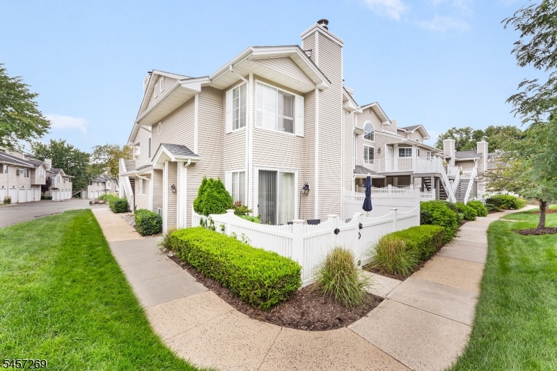 11 Ashley Court, Bedminster Twp.