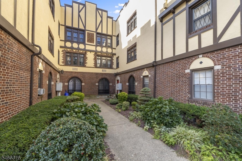 20 Garber Sq Unit C8, Ridgewood Village