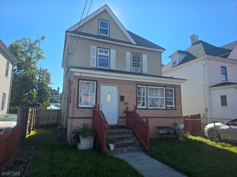 919 W 5Th St, Plainfield City