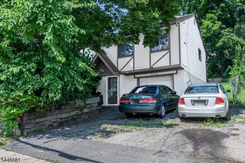 63 Thompson Ave, Dover Town