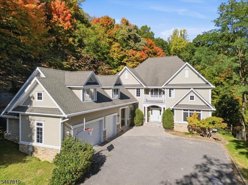 8 Chapel Hill Ct, Cedar Grove Twp.