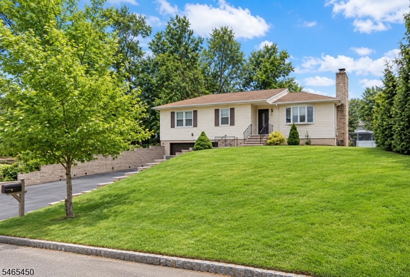 1 Longfellow Ln, Clark Twp.