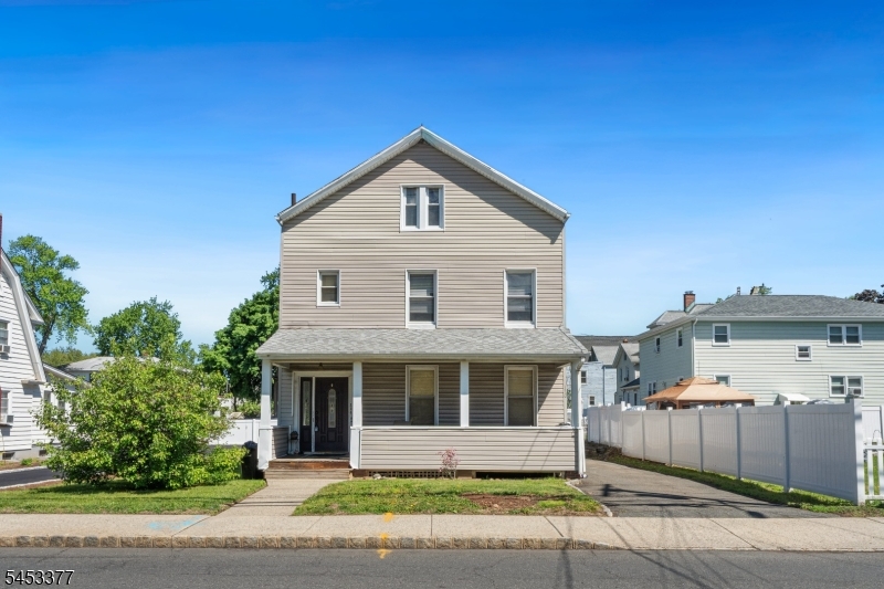 223 Montgomery St, Bloomfield Twp.