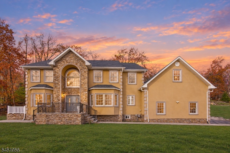 1121 N Washington Ave, Green Brook Twp.