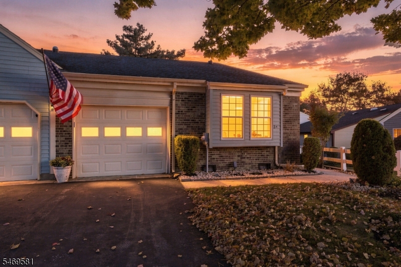 2 John Adams Ct, Monroe Twp.