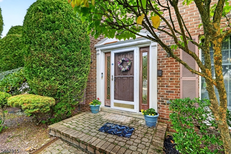 13 Drexel Hill Dr, South Brunswick Twp.