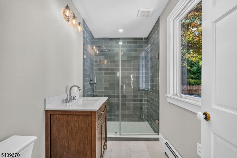 129 W Oak St, Bernards Twp., NJ — $824,990 · 3 bd · 2 ba | Andrew Knapp