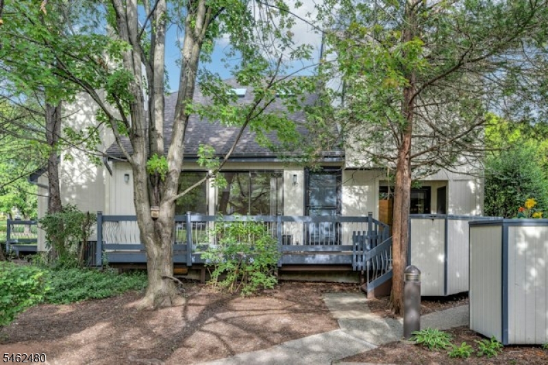 150 Firethorne Trl Ondo, Bernards Twp.