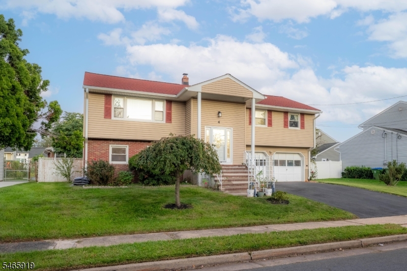 4 Charles Ct, Edison Twp.