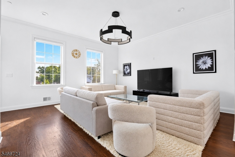 18 Parkside Ln, Teaneck Twp.