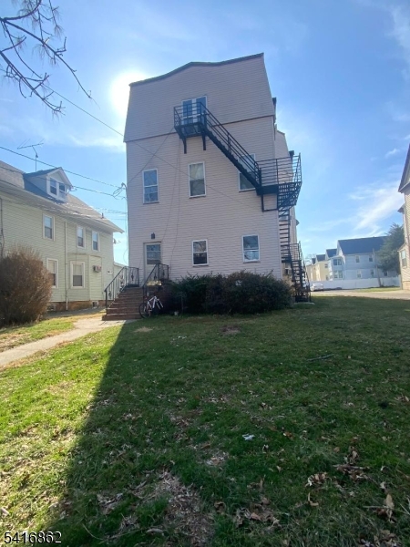 138 Murray St — photo 1 of 1