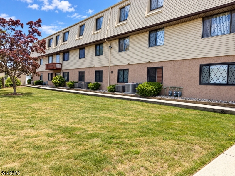 846 Riverside Ave Unit 107, Lyndhurst Twp.