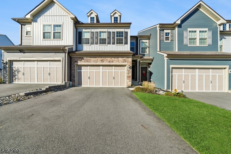 42 Dahlia Dr, Warren Twp.