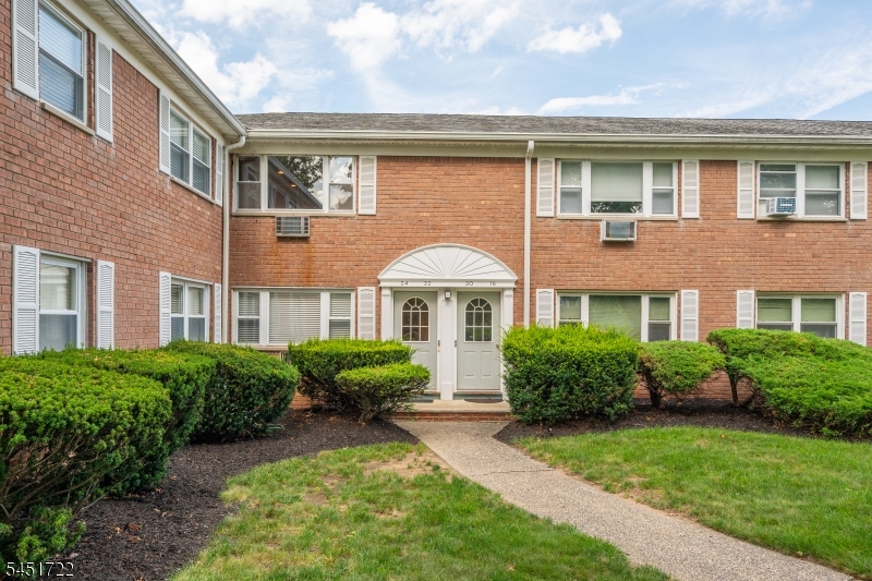 24 Manchester Ct, Wayne Twp.
