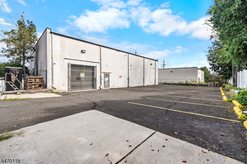 516 Bloy St, Hillside Twp.