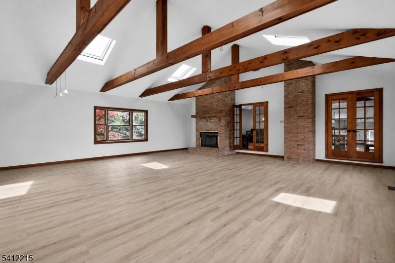 1 Mountain View Ct, Clinton Twp.