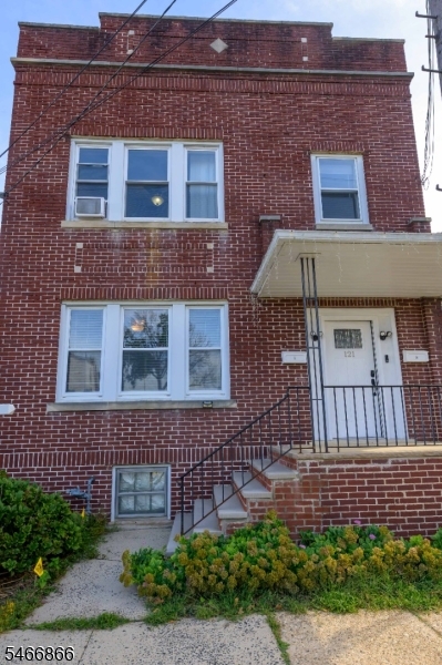 121 Baldwin Place, Bloomfield Twp.