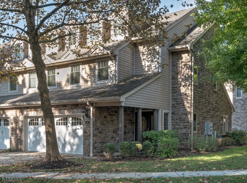38 Eggers Ct, Summit City