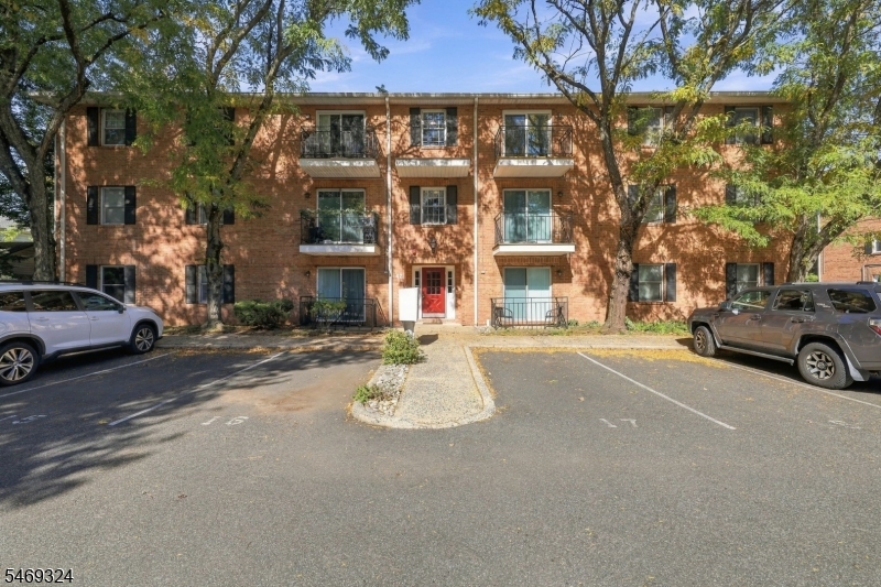 42 John St Unit 3B, Bloomfield Twp.