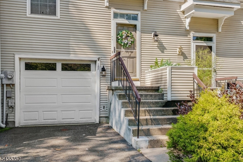 17 Rushmore Ln, Allamuchy Twp.