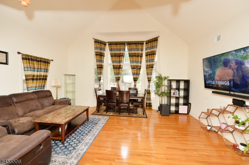 27 Tanager Ct, Wayne Twp.