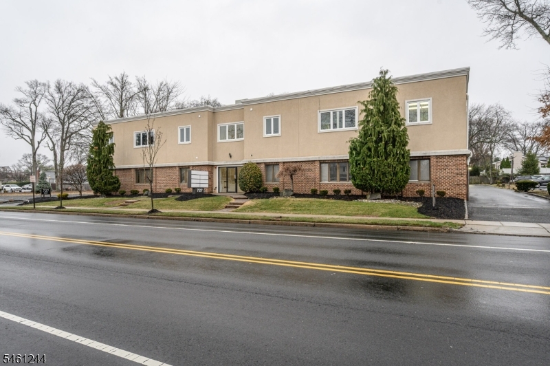 727 Raritan Rd, Clark Twp.