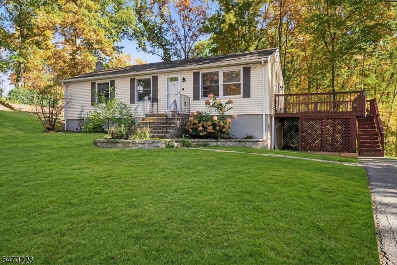 25 Essex Rd, Wantage Twp.