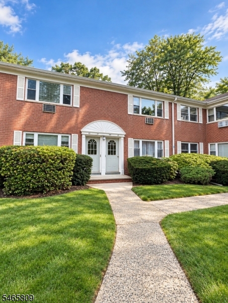 67 Manchester Ct, Wayne Twp.