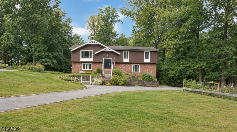 10 Edward Circle, Montville Twp.