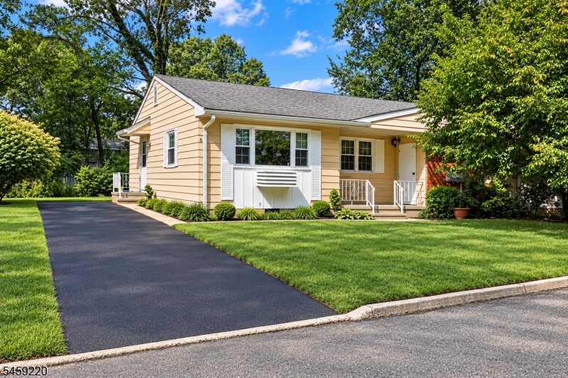 12 California Dr Unit B, Manchester Twp.