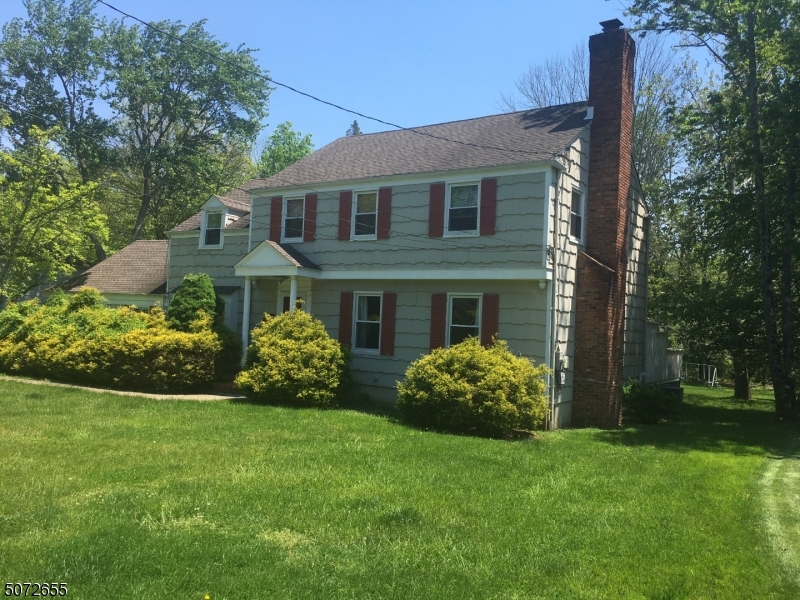 424 White Oak Ridge Rd, Millburn Twp.