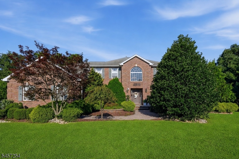 2 Butternut Ln, Monroe Twp.