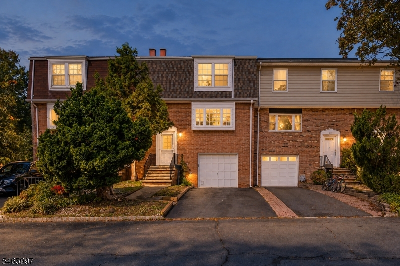 30 Catbird Ct, Lawrence Twp.