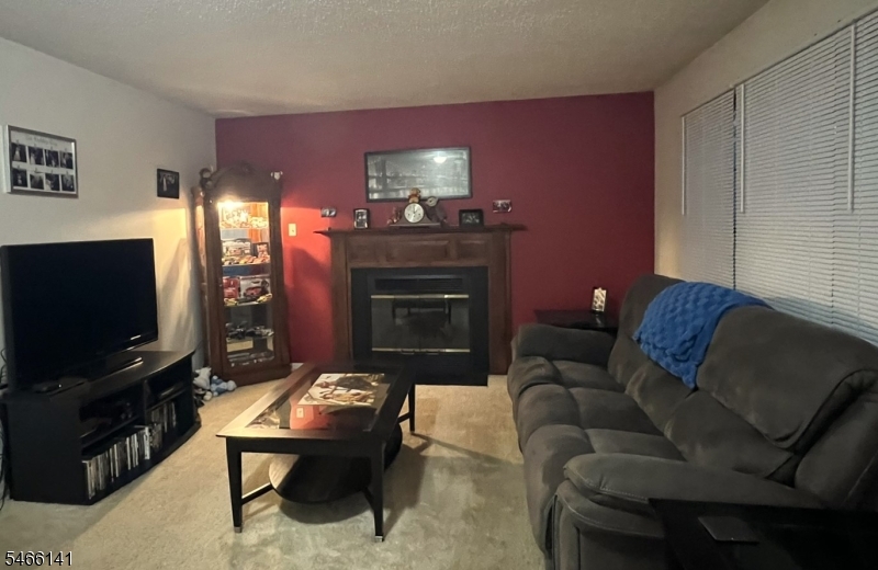 12 Burlington Ct Unit 12, Hamburg Boro
