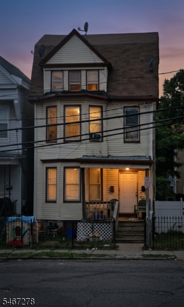 94 Peabody Pl, Newark City