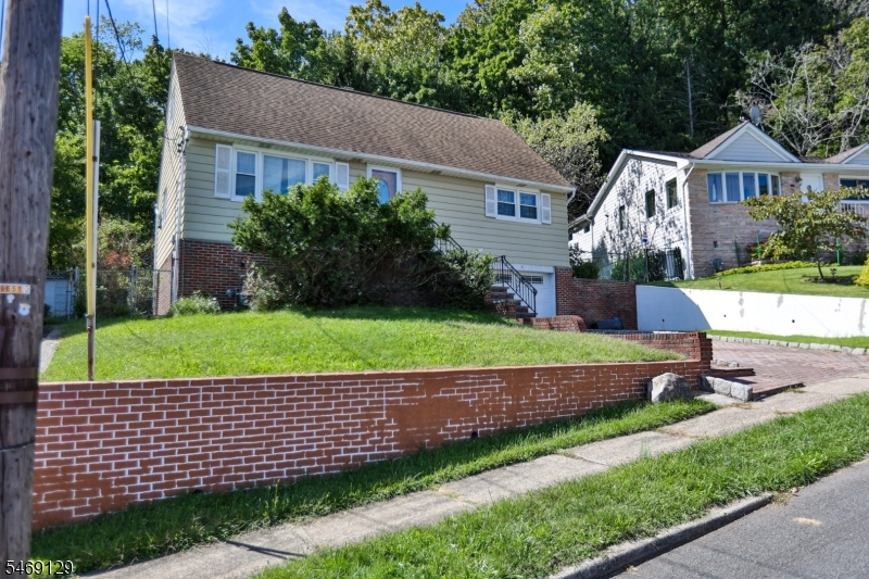 31 Dewey Avenue, Clifton City